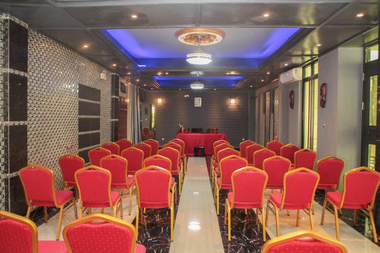Hotel Kangaroo Бужумбура Екстериор снимка